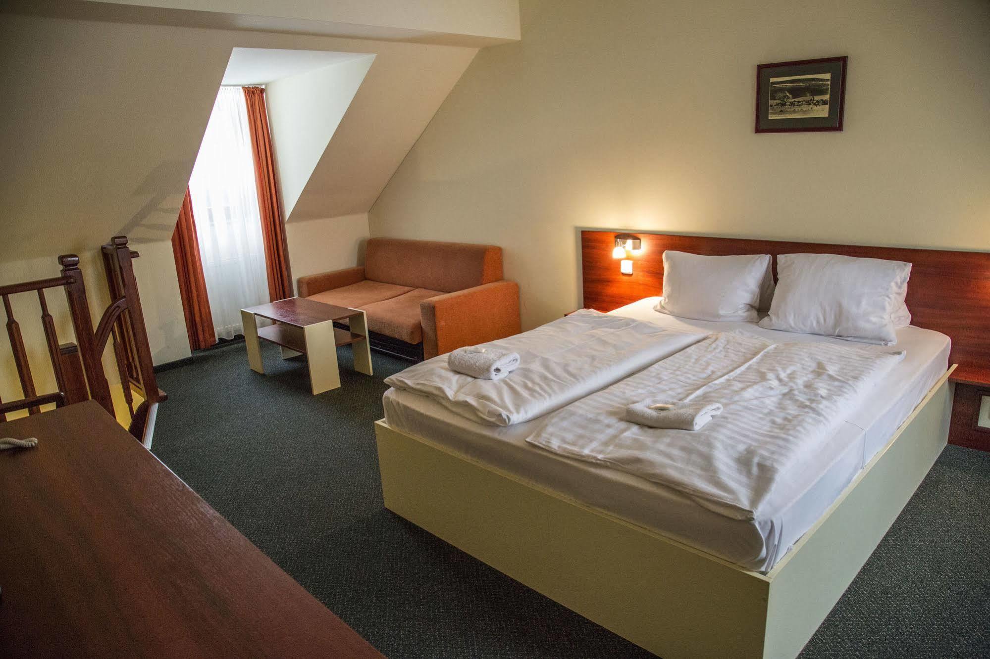 Aparthotel Ochsendorf Horni Blatna Exterior photo